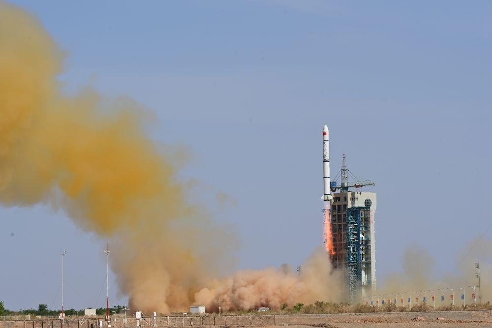 △2023年5月21日16時(shí)，我國(guó)在酒泉衛(wèi)星發(fā)射中心采用長(zhǎng)征二號(hào)丙運(yùn)載火箭，成功發(fā)射首顆內(nèi)地與澳門(mén)合作研制的空間科學(xué)衛(wèi)星“澳門(mén)科學(xué)一號(hào)”。