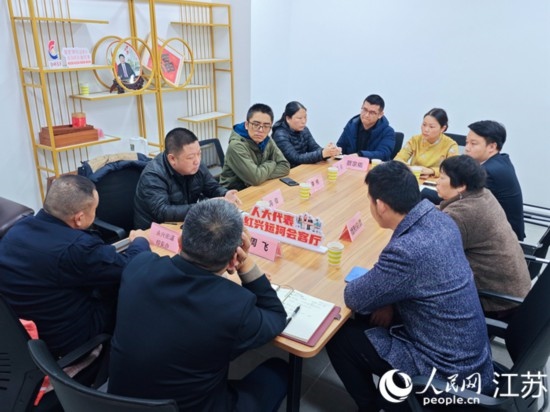 “紅興會(huì)客廳”，一場(chǎng)助企紓困協(xié)調(diào)會(huì)正在進(jìn)行。人民網(wǎng) 徐晨曦?cái)z