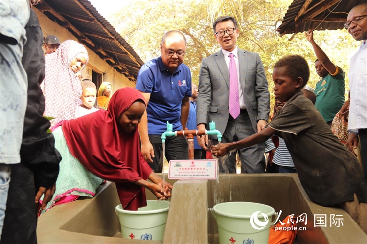 安全供水工程揭牌儀式現(xiàn)場(chǎng)。施亮攝