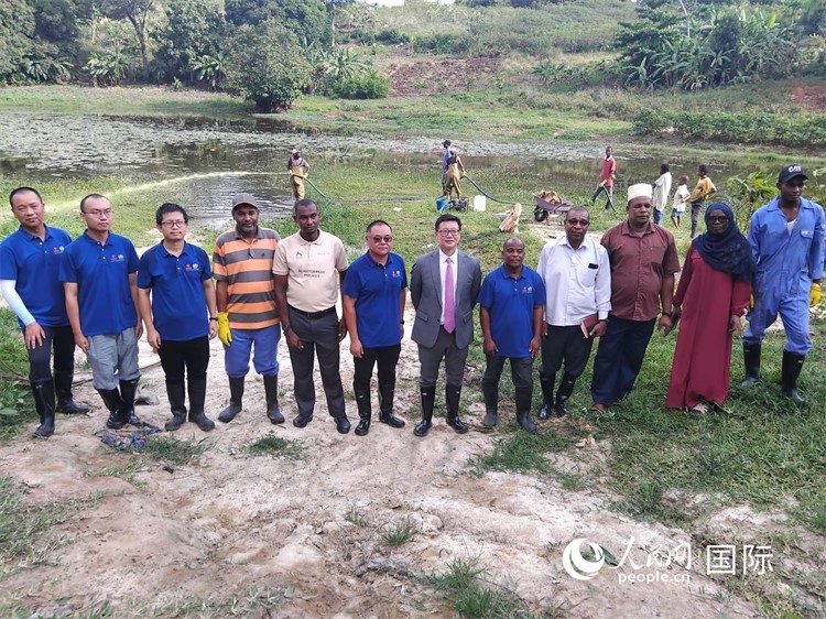 滅螺現(xiàn)場(chǎng)。施亮攝