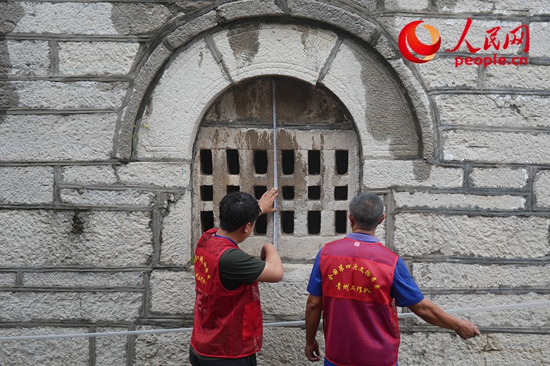 9月14日，山東青州，文物普查隊(duì)員正在實(shí)地調(diào)查。人民網(wǎng)記者 韋衍行攝