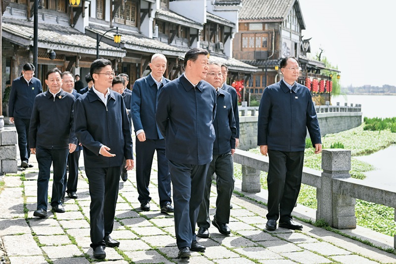 2024年3月18日至21日，中共中央總書記、國家主席、中央軍委主席習近平在湖南考察。這是19日上午，習近平在常德河街考察。 新華社記者 謝環(huán)馳/攝