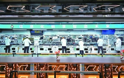 山東青島一家企業(yè)的生產(chǎn)車間。新華社發(fā)