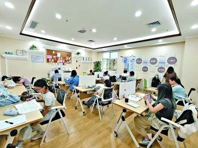 廣東深圳市龍崗區(qū)黨群服務中心開設的共享自習室一景。受訪者供圖