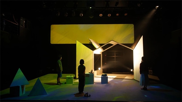 《又一道光芒》劇照。中國(guó)國(guó)家話(huà)劇院供圖