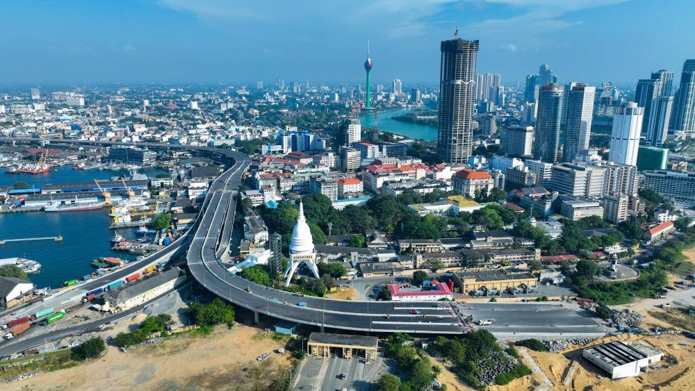 這是2025年1月13日拍攝的斯里蘭卡科倫坡風(fēng)光（無人機(jī)照片）。新華社發(fā)