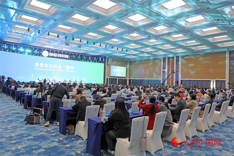 這是1月16日在南寧國際會展中心拍攝的“世界市長對話·南寧”活動現(xiàn)場。人民網(wǎng)記者 趙益普攝