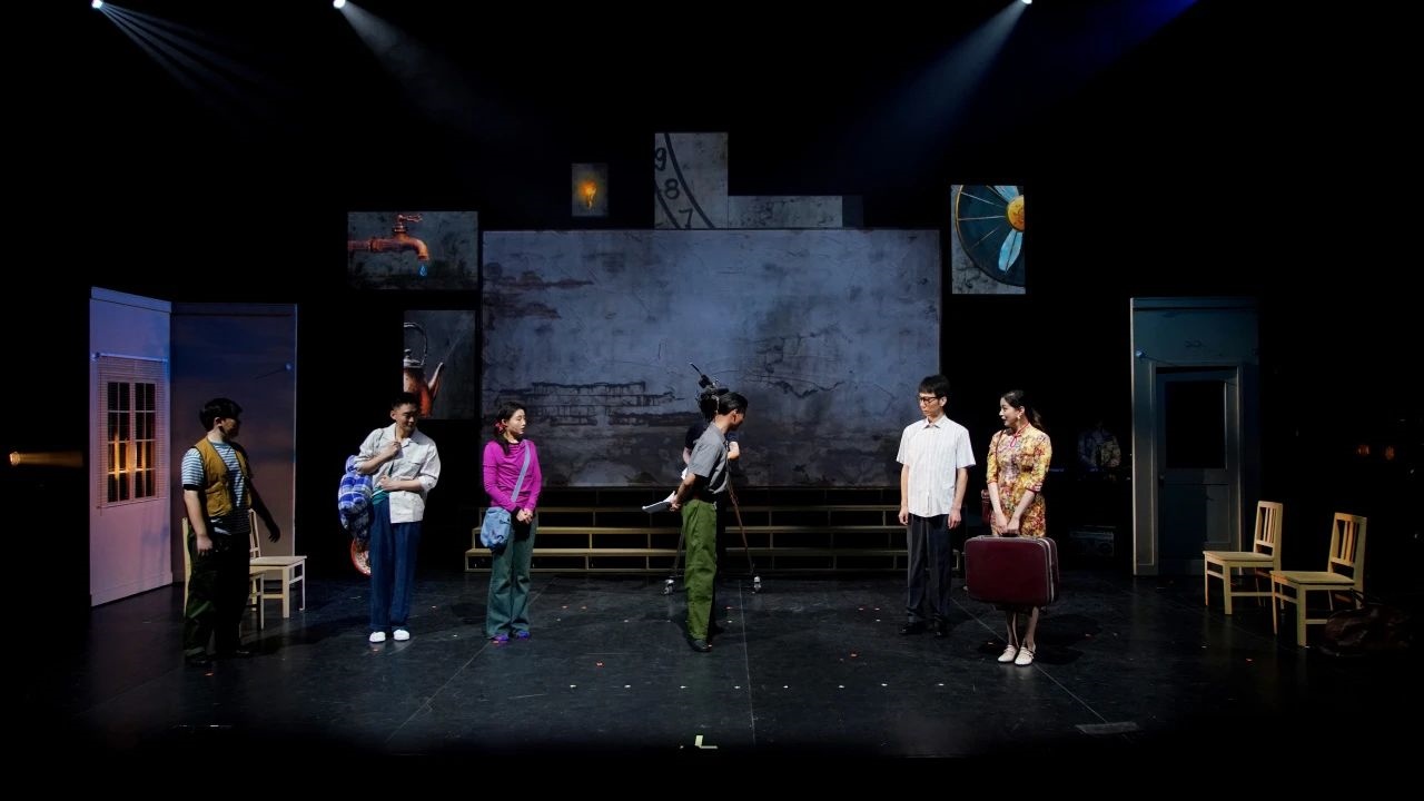 話劇《布吉出租屋》劇照。中國國家話劇院供圖
