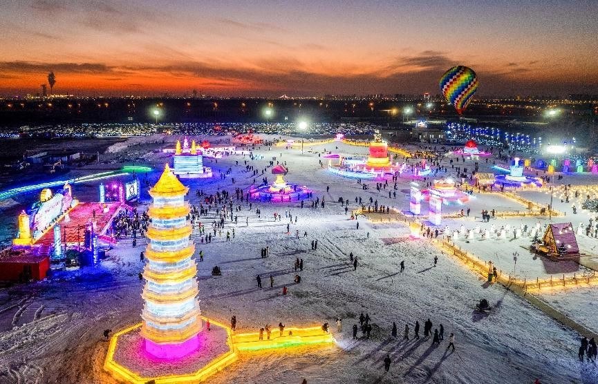 第四屆呼和浩特歡樂冰雪節(jié)活動現(xiàn)場。丁根厚攝