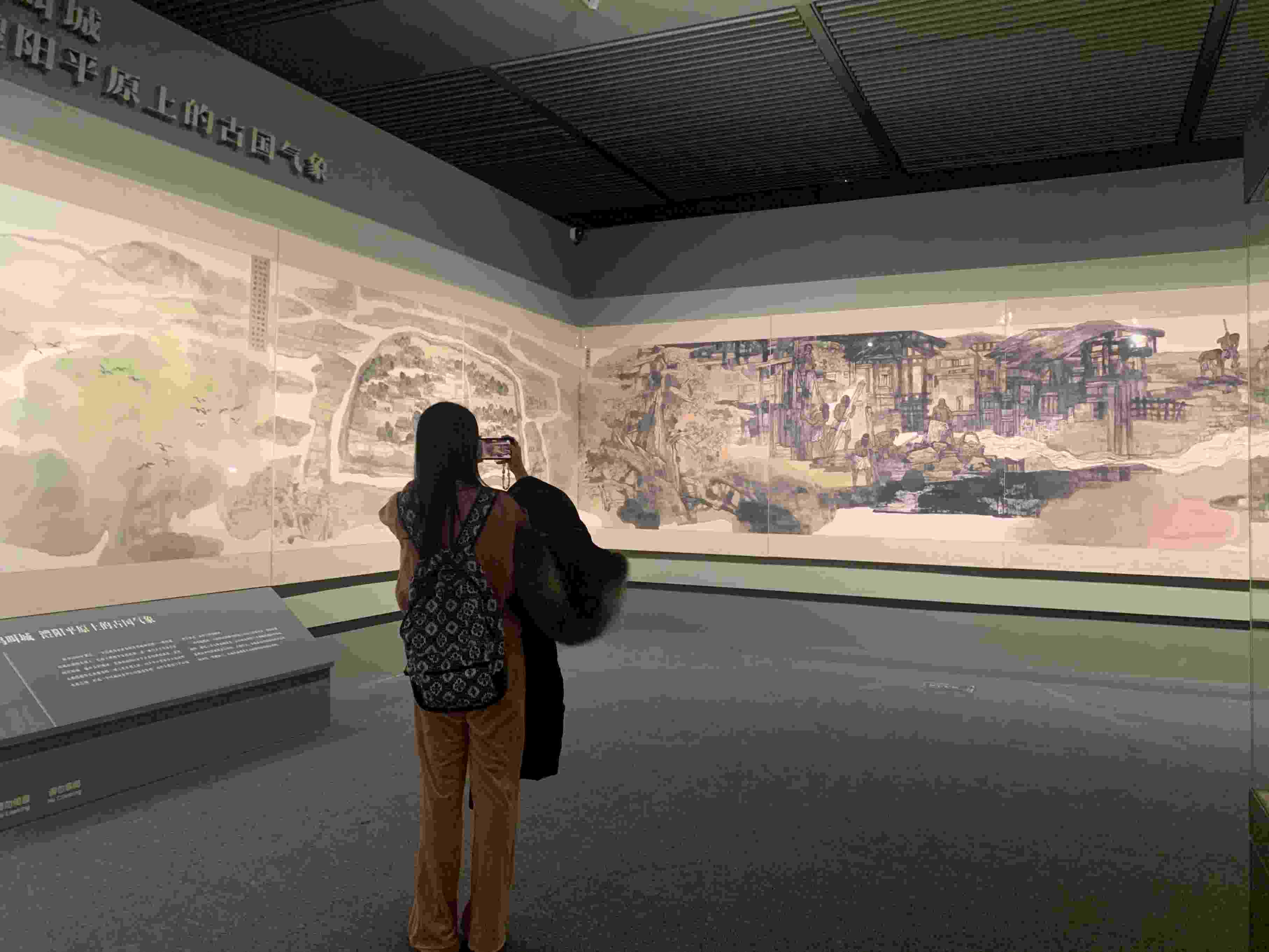 觀眾正在參觀展覽。國博供圖