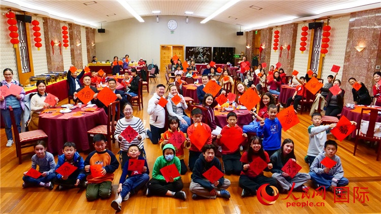 威廉蘭德小學師生活動現(xiàn)場合影。李鑫江攝