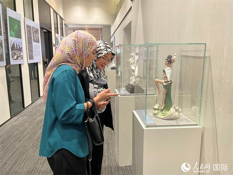 觀眾在參觀展覽。 人民網(wǎng)記者 劉慧攝