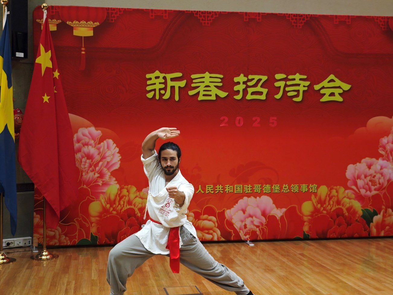 當?shù)匚湫g愛好者的表演。中國駐哥德堡總領館供圖