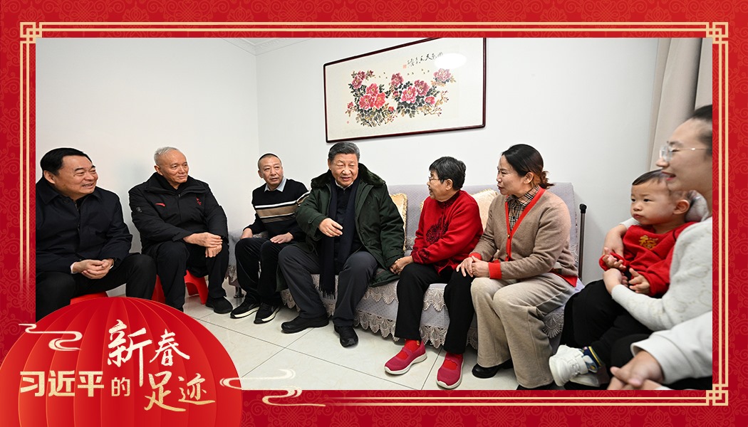 2025年1月23日，農(nóng)歷新年前夕，習(xí)近平總書(shū)記在遼寧沈陽(yáng)大東區(qū)長(zhǎng)安街道長(zhǎng)安小區(qū)考察時(shí)，走進(jìn)居民郎素蘭家中看望。