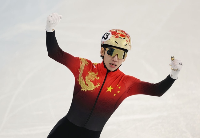 2月8日，林孝埈慶祝奪冠。新華社記者 黃偉 攝