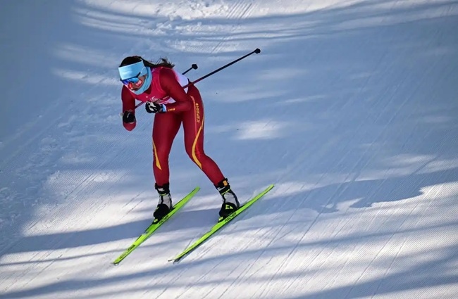 2月9日，中國(guó)隊(duì)選手巴亞尼·加林在比賽中。新華社記者 張龍攝