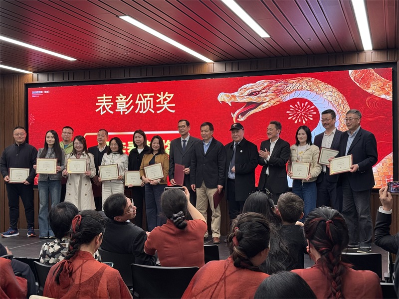 年會表彰優(yōu)秀中資企業(yè)。主辦方提供