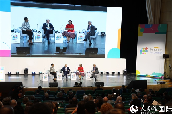 第5屆“共同金融”峰會在南非開普敦國際會議中心開幕。圖為峰會開幕式現(xiàn)場。人民網(wǎng)記者戴楷然攝