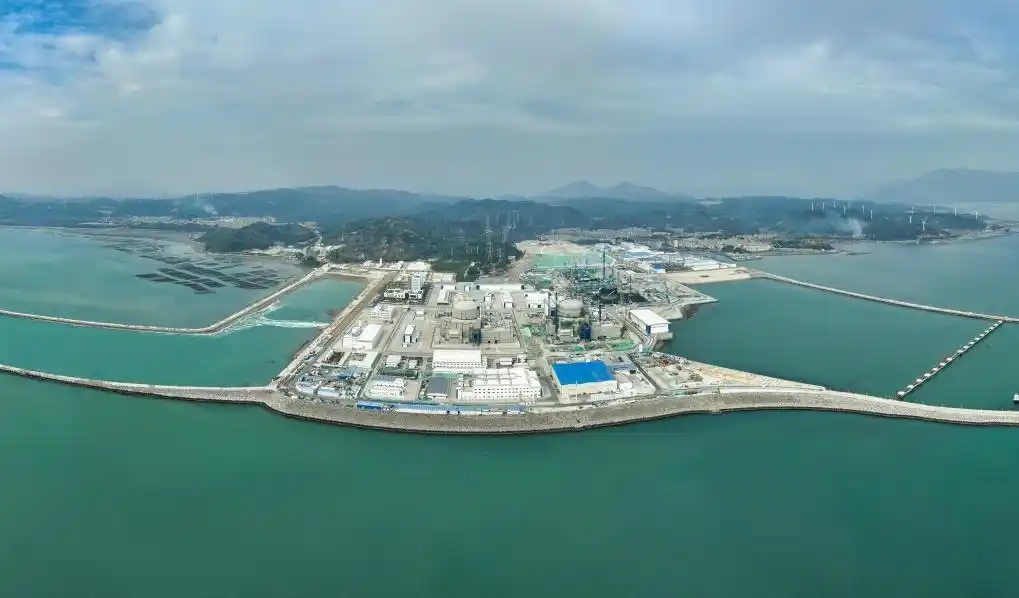 △2025年1月1日0時17分，經(jīng)過168小時滿功率連續(xù)運行考核，漳州核電1號機組正式投入商業(yè)運行。