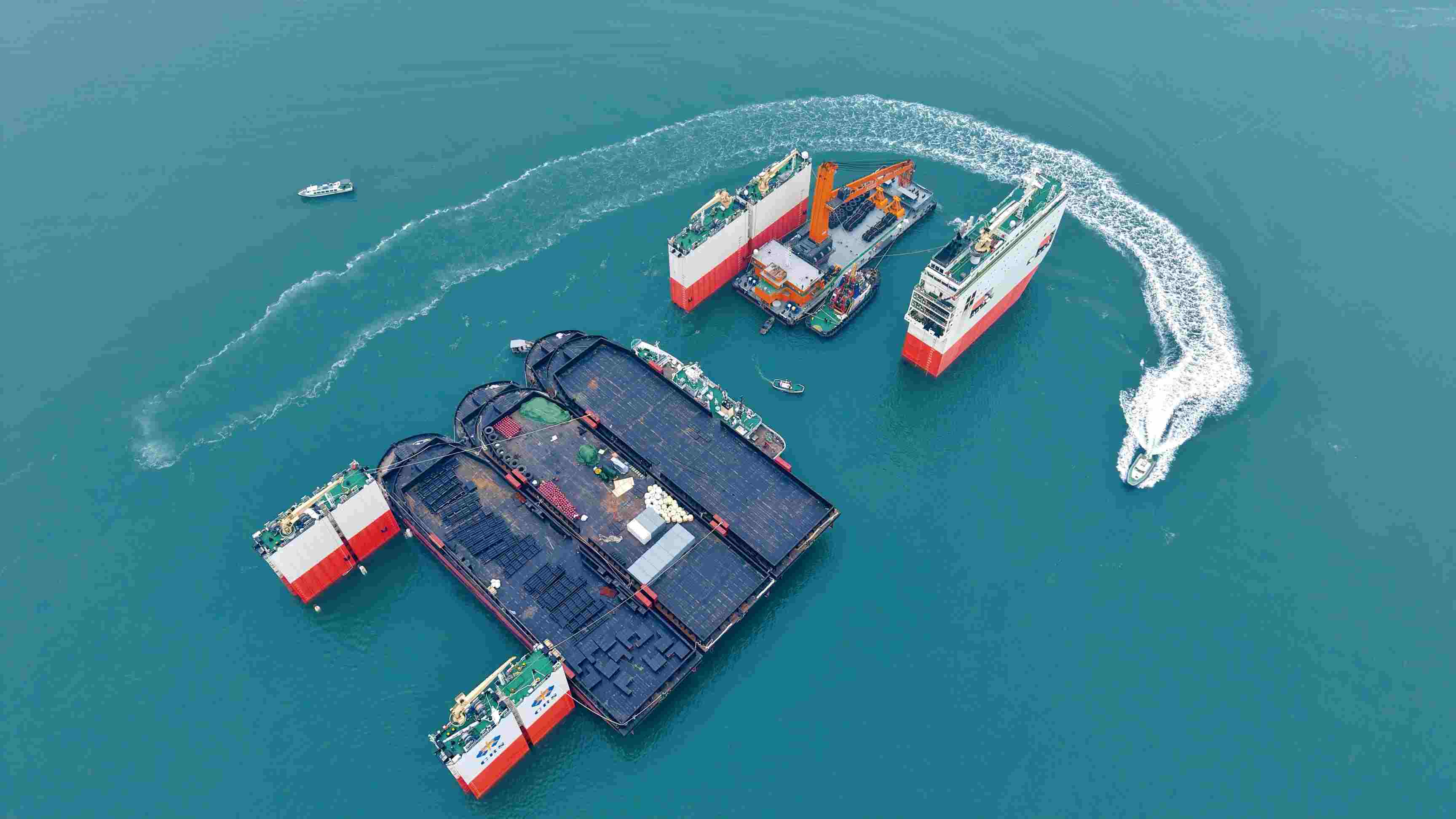 “華瑞龍”輪裝載13艘船舶前往幾內(nèi)亞。受訪方供圖