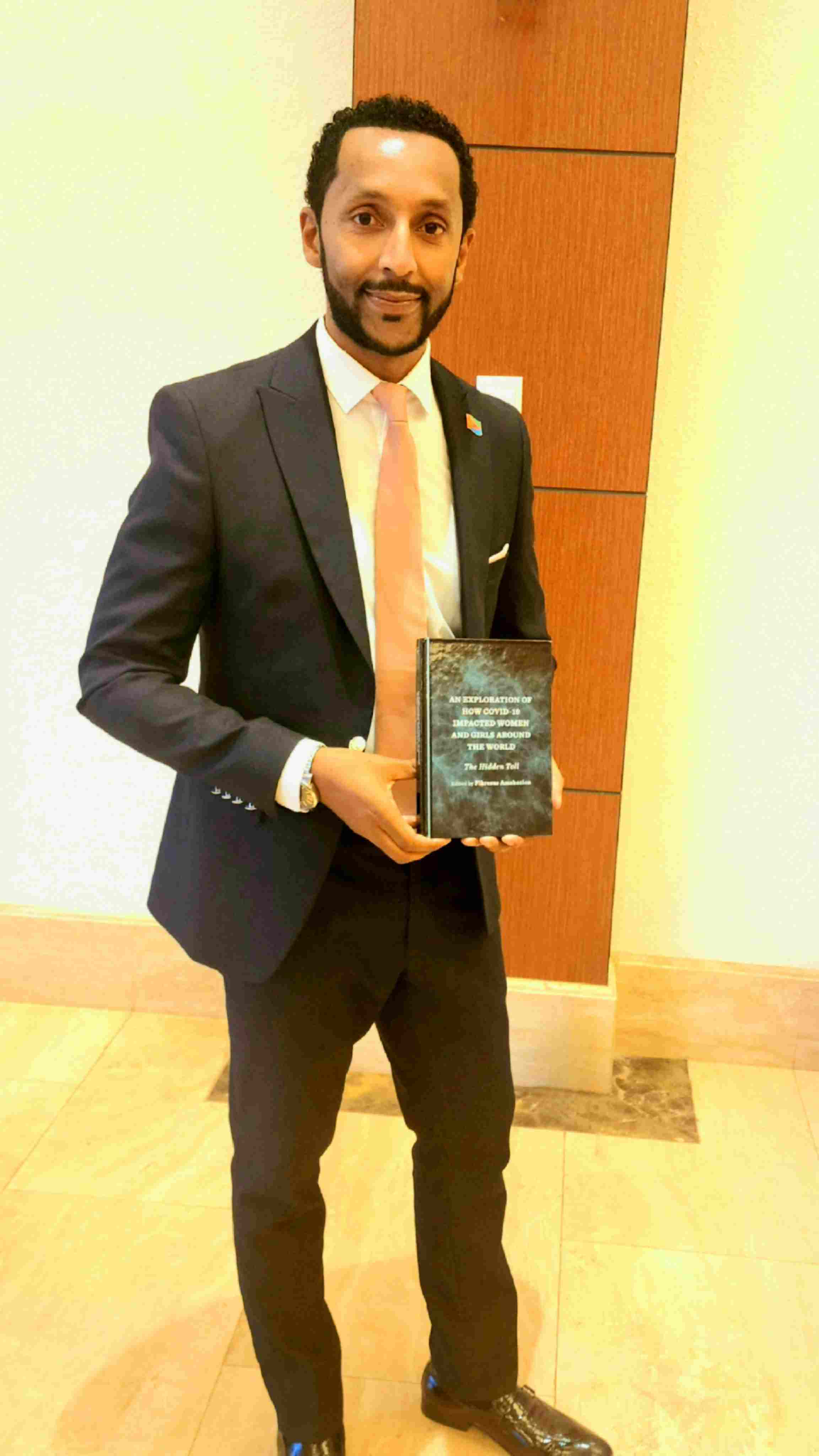 厄立特里亞戰(zhàn)略研究中心研究員、知名作家學者菲克雷耶蘇斯。圖片由受訪者提供