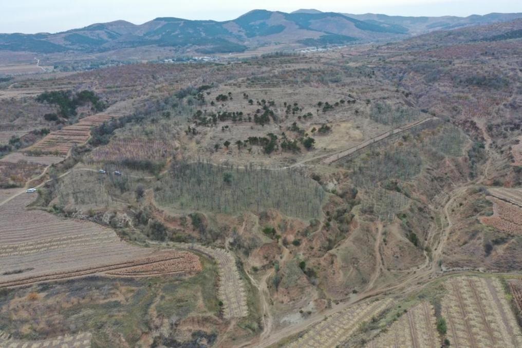 朝陽凌源無白丁遺址群（2024年11月23日攝）。新華社發(fā)（遼寧省文物考古研究院供圖）