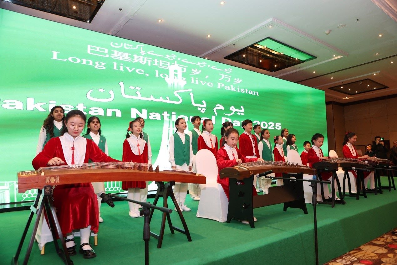 中巴兩國學(xué)生演出。巴基斯坦駐華大使館供圖