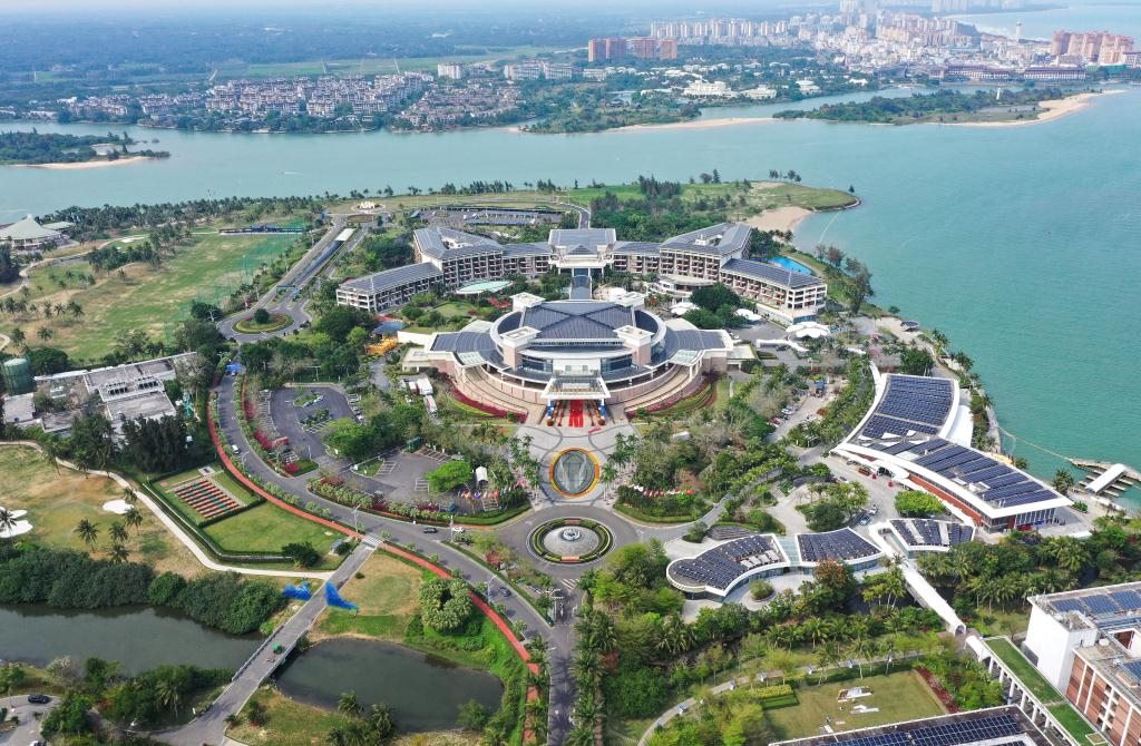 這是3月21日拍攝的博鰲亞洲論壇國(guó)際會(huì)議中心（無(wú)人機(jī)照片）。新華社記者 郭程 攝