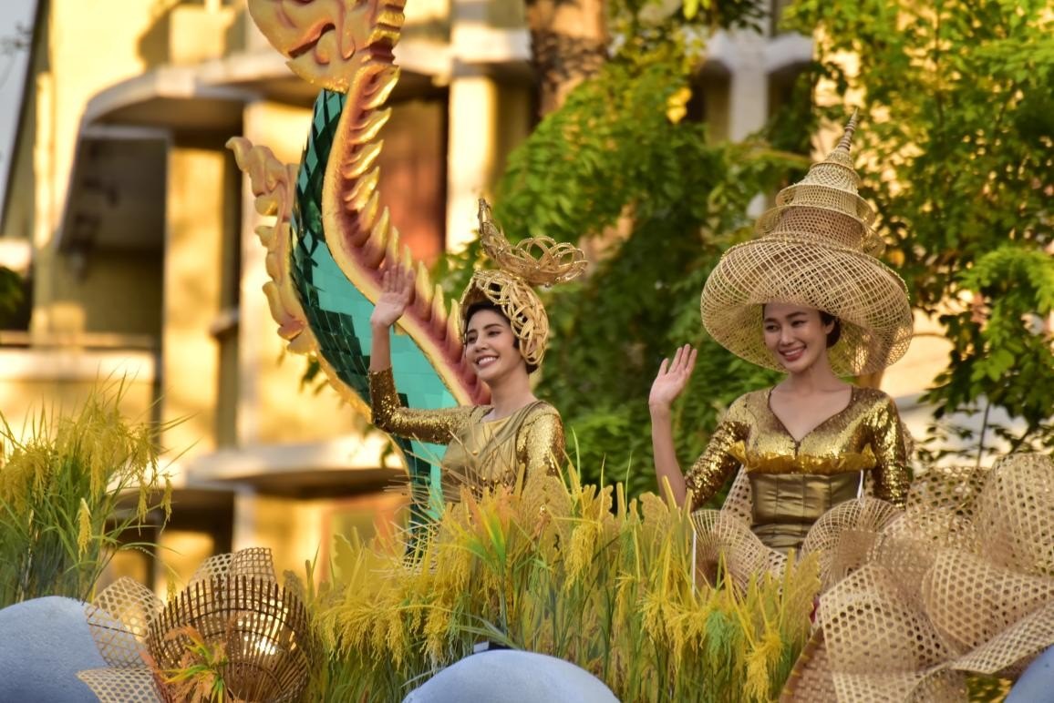 “祝福之河”花車以神龍形象象征水的神圣與豐饒，寓意祈福納祥。泰國國家旅游局供圖