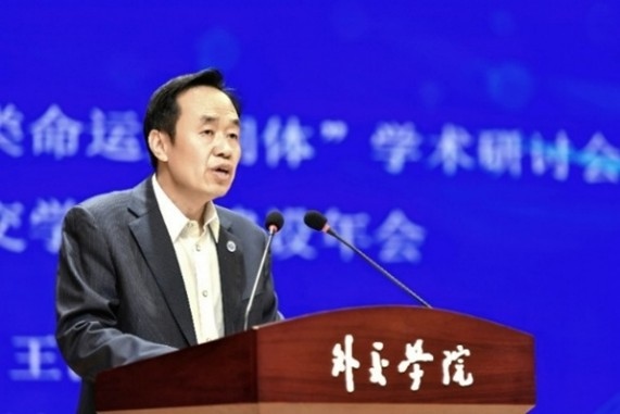 外交學院黨委書記王世廷大使致辭。主辦方供圖