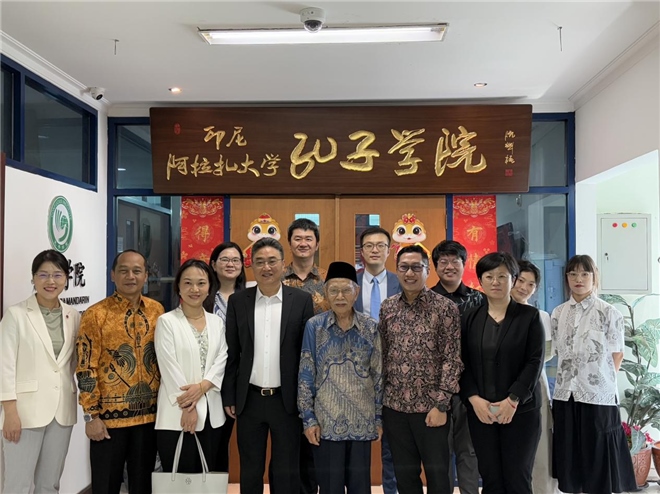 中國—東盟中心代表團訪問阿拉扎大學(xué)孔子學(xué)院?；顒又鬓k方供圖