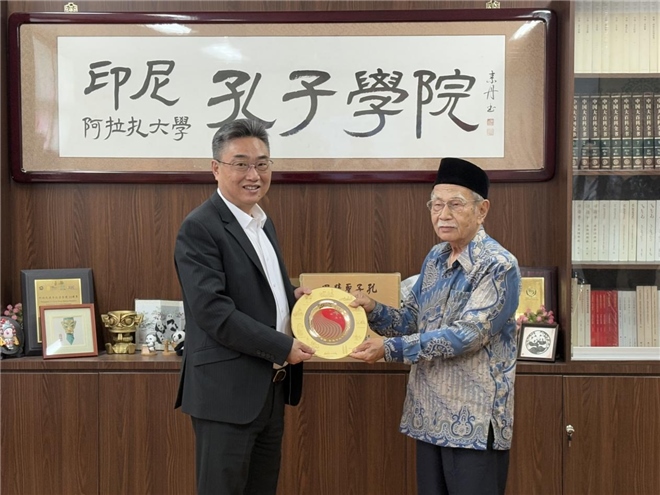 雙方交換禮物。活動主辦方供圖