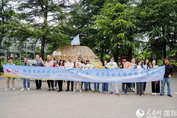 4月21日，人民網(wǎng)“一帶一路”青年友好交流活動(dòng)走進(jìn)洛陽(yáng)。人民網(wǎng)記者 魯揚(yáng)攝