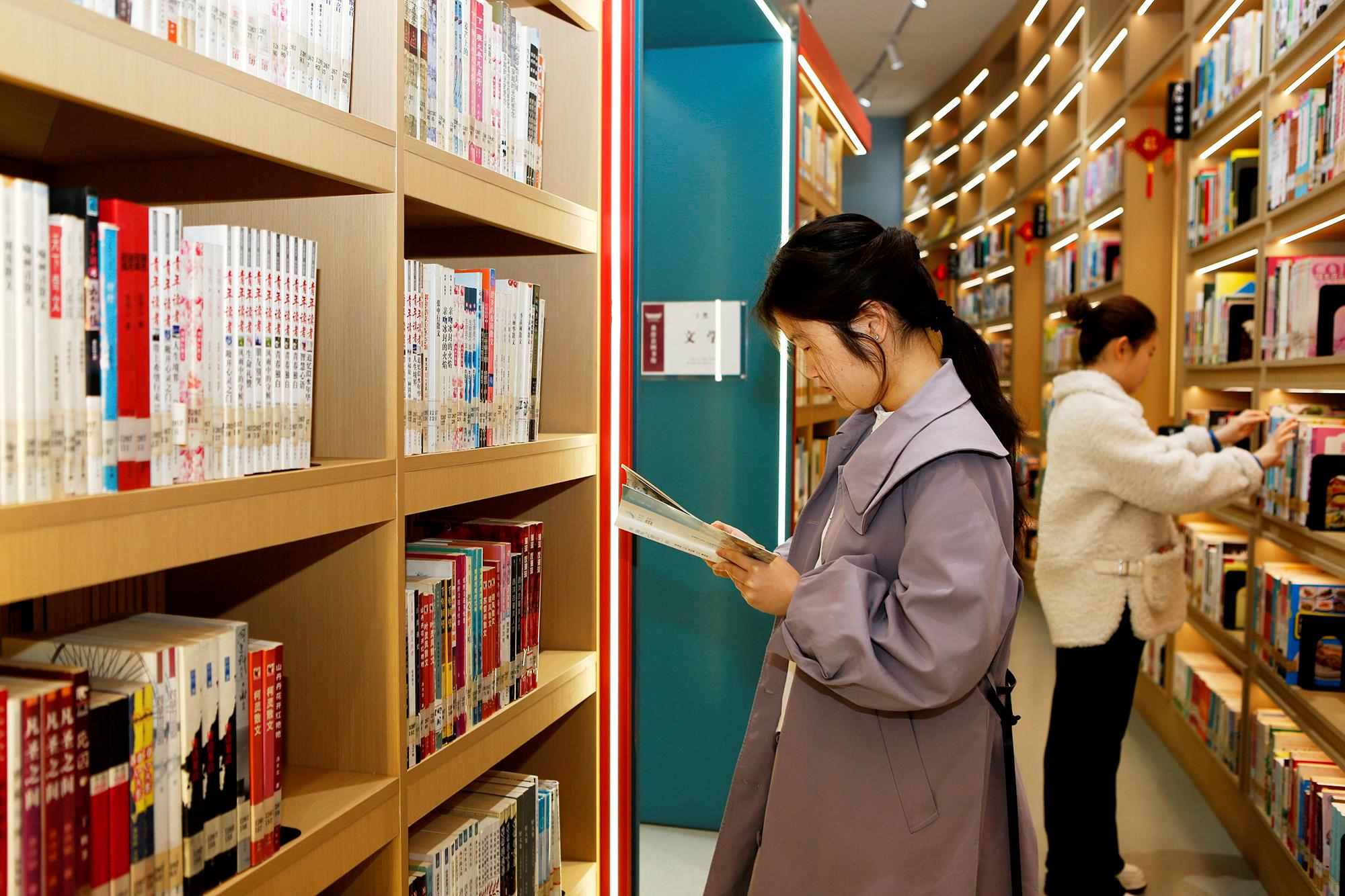 △2025年3月29日，讀者在山西臨汾市襄汾縣圖書館閱讀。