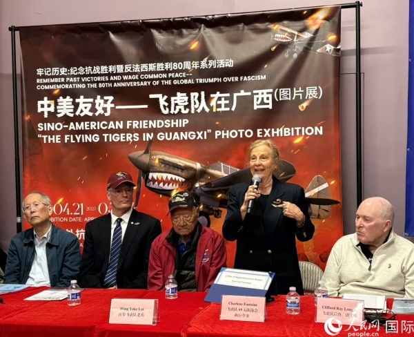 飛虎隊老兵后裔在現(xiàn)場分享父輩的歷史，正在發(fā)言者為夏琳·芳汀 人民網(wǎng)記者 鄧圩攝