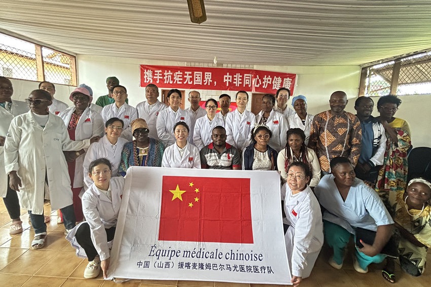 【4】圖為活動(dòng)結(jié)束后的合影。中國（山西）第24批援喀麥隆姆巴爾馬尤醫(yī)療隊(duì) 供圖