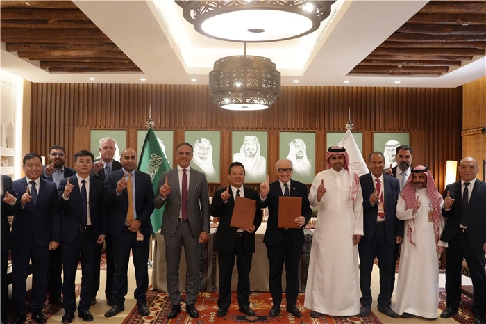 簽約合影。中國鐵建供圖