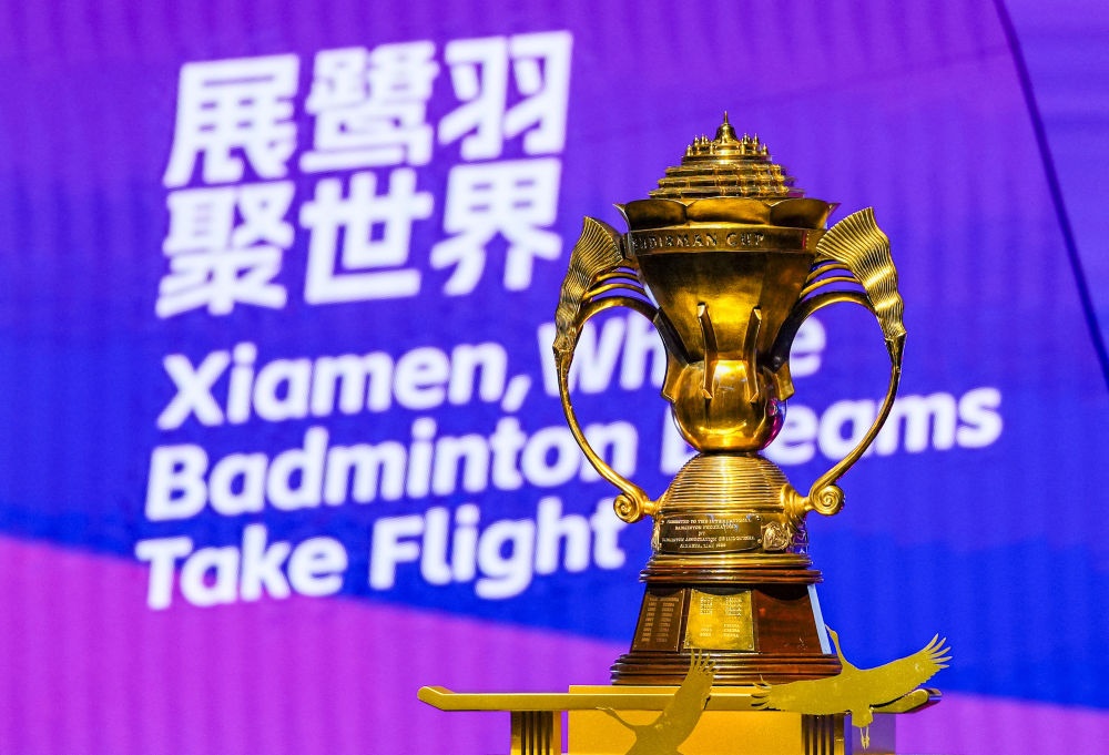 這是5月4日在決賽前拍攝的蘇迪曼獎(jiǎng)杯。新華社記者 孫非 攝