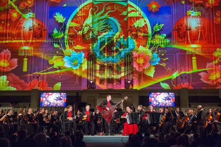 2025年2月6日，俄羅斯音樂家在圣彼得堡舉行的中俄新春音樂會上表演。新華社發(fā)（莫京娜 攝）