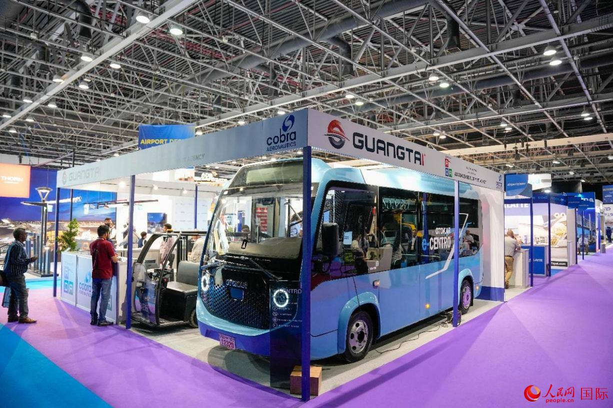 展會(huì)展示的電動(dòng)大巴車。人民網(wǎng)塔里克·易卜拉欣攝