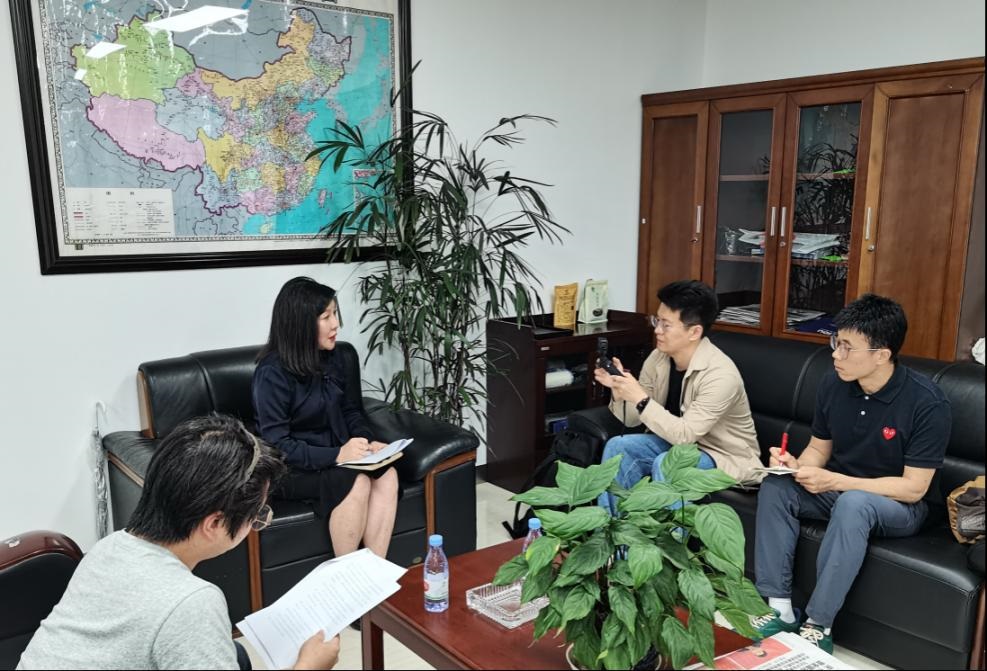 記者采訪企業(yè)跨境物流建設(shè)情況。人民網(wǎng) 孫啟凡攝