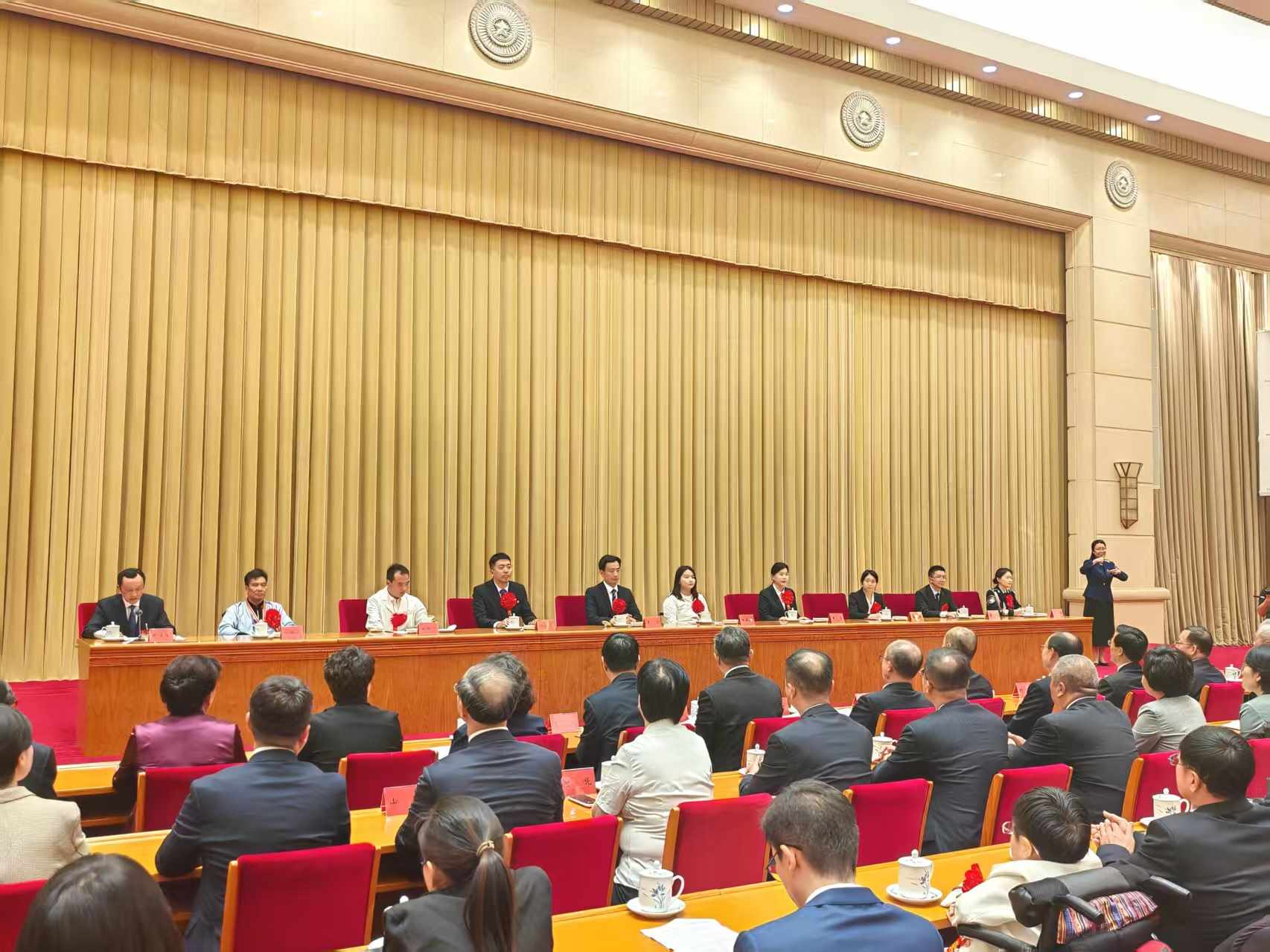 第七次全國自強模范暨助殘先進事跡首場報告會現(xiàn)場。 人民網(wǎng)記者 王子鋒攝