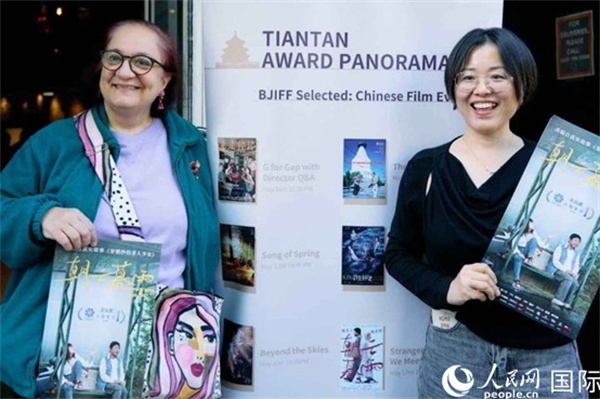 《朝云暮雨》放映前，觀眾前同主辦方互動。楊浩鵬攝