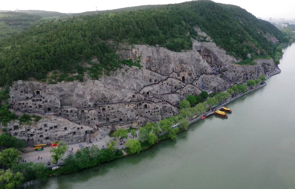 這是近日拍攝的洛陽龍門石窟（無人機照片）。新華社記者 李嘉南 攝