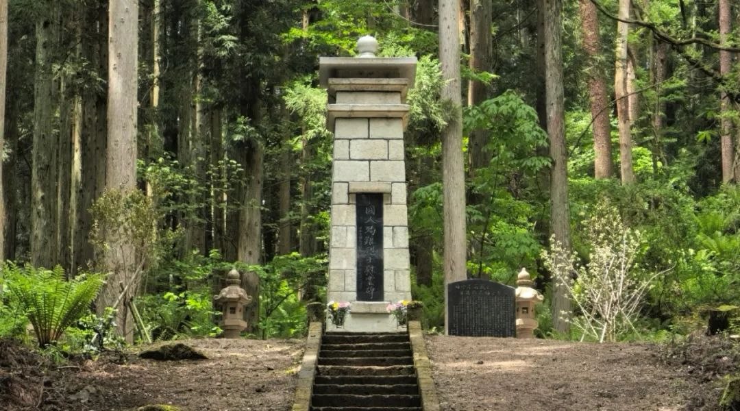 福島縣豬苗代町中國殉難勞工慰靈碑修繕完工暨植樹祭掃儀式舉行。中國駐新潟總領(lǐng)館供圖