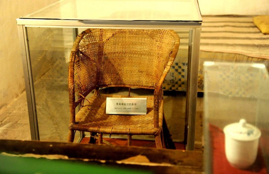 這是在河南省蘭考縣焦裕祿同志紀(jì)念館內(nèi)拍攝的焦裕祿曾用過的藤椅（2014年5月5日攝）。新華社記者 朱祥 攝