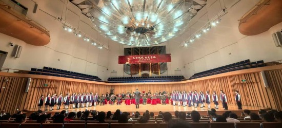 重慶大學(xué)城樹人小學(xué)校管樂團(tuán)參加比賽。