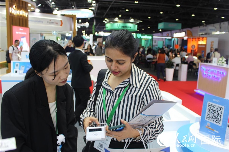 中外嘉賓交流。人民網(wǎng) 杰勒德·阿勒費爾攝