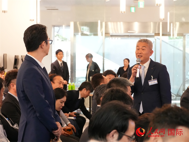 參會企業(yè)與海南代表團(tuán)積極交流。