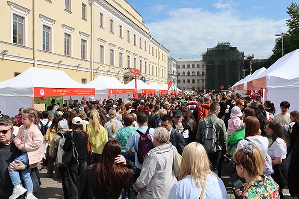 “茶和天下”·雅集活動現(xiàn)場。中國駐白俄羅斯大使館供圖